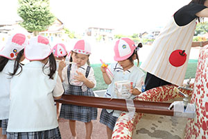 カラフル流しそうめん　楽しかったね！　うさぎ・ことり