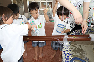 カラフル流しそうめん　楽しかったね！　うさぎ・ことり