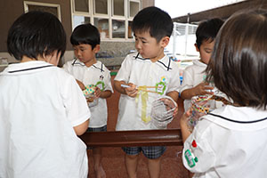 カラフル流しそうめん　楽しかったね！　うさぎ・ことり