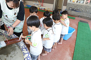 カラフル流しそうめん　楽しかったね！　うさぎ・ことり
