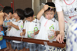 カラフル流しそうめん　楽しかったね！　うさぎ・ことり
