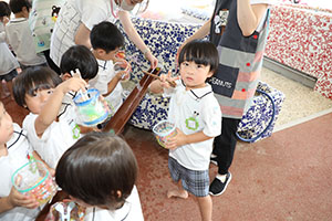 カラフル流しそうめん　楽しかったね！　うさぎ・ことり