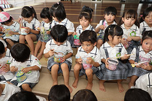 カラフル流しそうめん　楽しかったね！　うさぎ・ことり