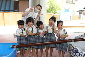 カラフル流しそうめん　楽しかったね！　うさぎ・ことり