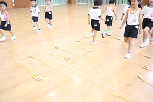 体操教室　ー縄跳びー　ばら