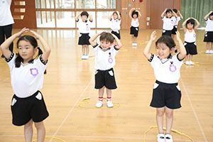 体操教室　ー縄跳びー　すみれ
