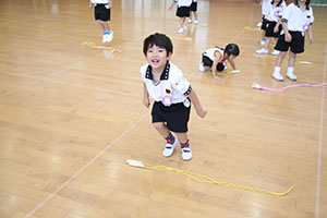 体操教室　ー縄跳びー　すみれ