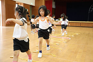 体操教室　ー縄跳びー　すみれ