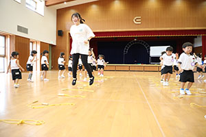 体操教室　ー縄跳びー　すみれ