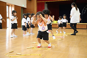体操教室　ー縄跳びー　すみれ