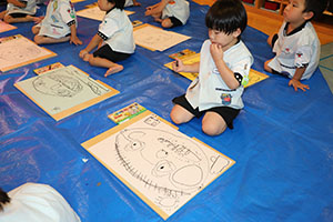 絵画教室　お父さんの絵を描きました　うさぎ・りす・ことり