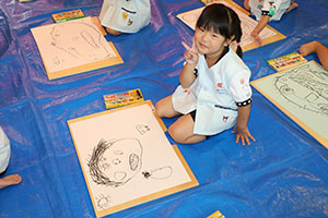 絵画教室　お父さんの絵を描きました　うさぎ・りす・ことり