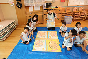 絵画教室　お父さんの絵を描きました　うさぎ・りす・ことり