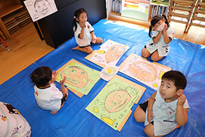 絵画教室　お父さんの絵を描きました　うさぎ・りす・ことり