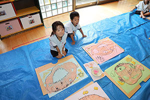 絵画教室　お父さんの絵を描きました　うさぎ・りす・ことり