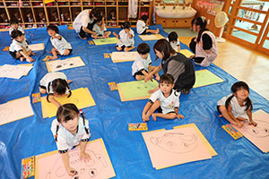 絵画教室　お父さんの絵を描きました　うさぎ・りす・ことり