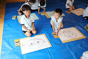 絵画教室　お父さんの絵を描きました　うさぎ・りす・ことり