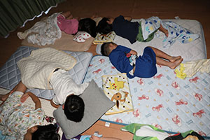 年長お泊り保育1. 　朝の寝顔　ー２日目－　NO．2