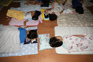 年長お泊り保育1. 　朝の寝顔　ー２日目－　 NO．1