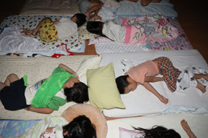 年長お泊り保育1. 　朝の寝顔　ー２日目－　 NO．1