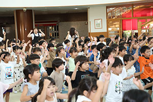 年長お泊り保育2.　パイナポー体操・アチャー　　ー２日目－