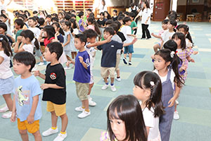 年長お泊り保育2.　パイナポー体操・アチャー　　ー２日目－