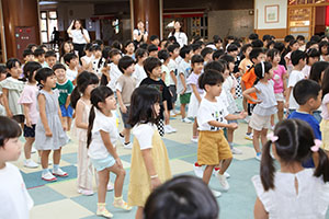 年長お泊り保育2.　パイナポー体操・アチャー　　ー２日目－