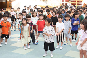 年長お泊り保育2.　パイナポー体操・アチャー　　ー２日目－