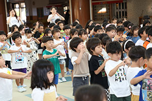 年長お泊り保育2.　パイナポー体操・アチャー　　ー２日目－