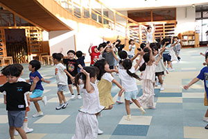 年長お泊り保育2.　パイナポー体操・アチャー　　ー２日目－