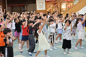 年長お泊り保育2.　パイナポー体操・アチャー　　ー２日目－