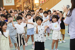 年長お泊り保育2.　パイナポー体操・アチャー　　ー２日目－