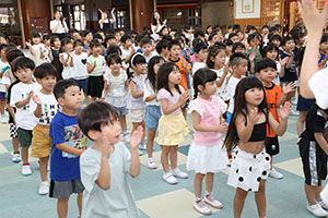 年長お泊り保育2.　パイナポー体操・アチャー　　ー２日目－