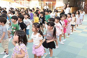 年長お泊り保育2.　パイナポー体操・アチャー　　ー２日目－