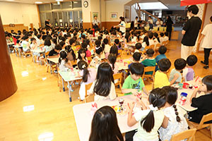 年長お泊り保育3.　みんなで朝ごはん　ー２日目－
