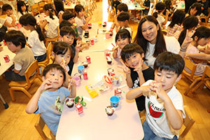 年長お泊り保育3.　みんなで朝ごはん　ー２日目－
