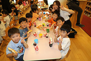 年長お泊り保育3.　みんなで朝ごはん　ー２日目－