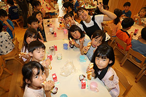 年長お泊り保育3.　みんなで朝ごはん　ー２日目－