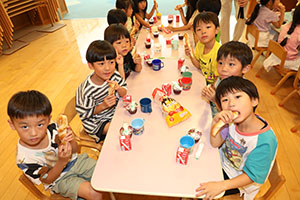 年長お泊り保育3.　みんなで朝ごはん　ー２日目－