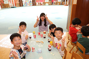 年長お泊り保育3.　みんなで朝ごはん　ー２日目－