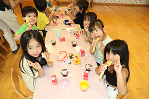 年長お泊り保育3.　みんなで朝ごはん　ー２日目－
