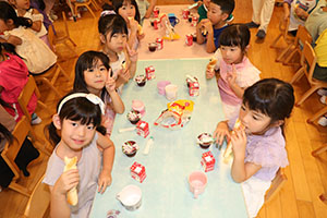 年長お泊り保育3.　みんなで朝ごはん　ー２日目－