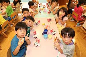 年長お泊り保育3.　みんなで朝ごはん　ー２日目－