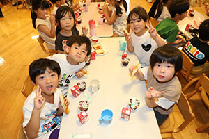 年長お泊り保育3.　みんなで朝ごはん　ー２日目－