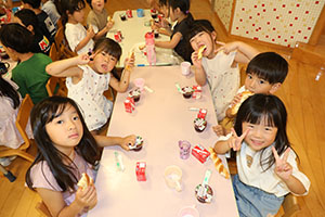 年長お泊り保育3.　みんなで朝ごはん　ー２日目－