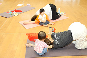 ベビトレヨガ　「nicoly」