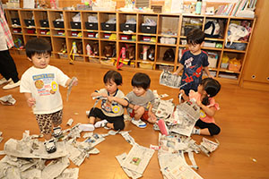 新聞紙あそび　あひる