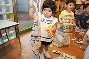 新聞紙あそび　あひる