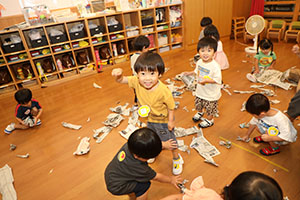 新聞紙あそび　あひる