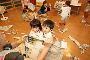 新聞紙あそび　あひる